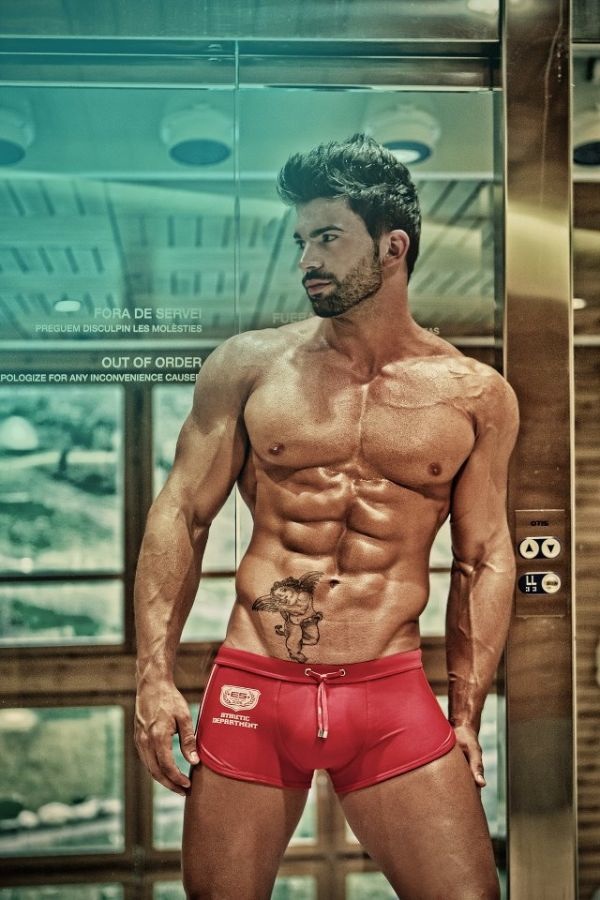 Watch This : Gorgeoussss Man