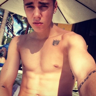 Celebrities : Bieber’s Bulge and Butt Crack