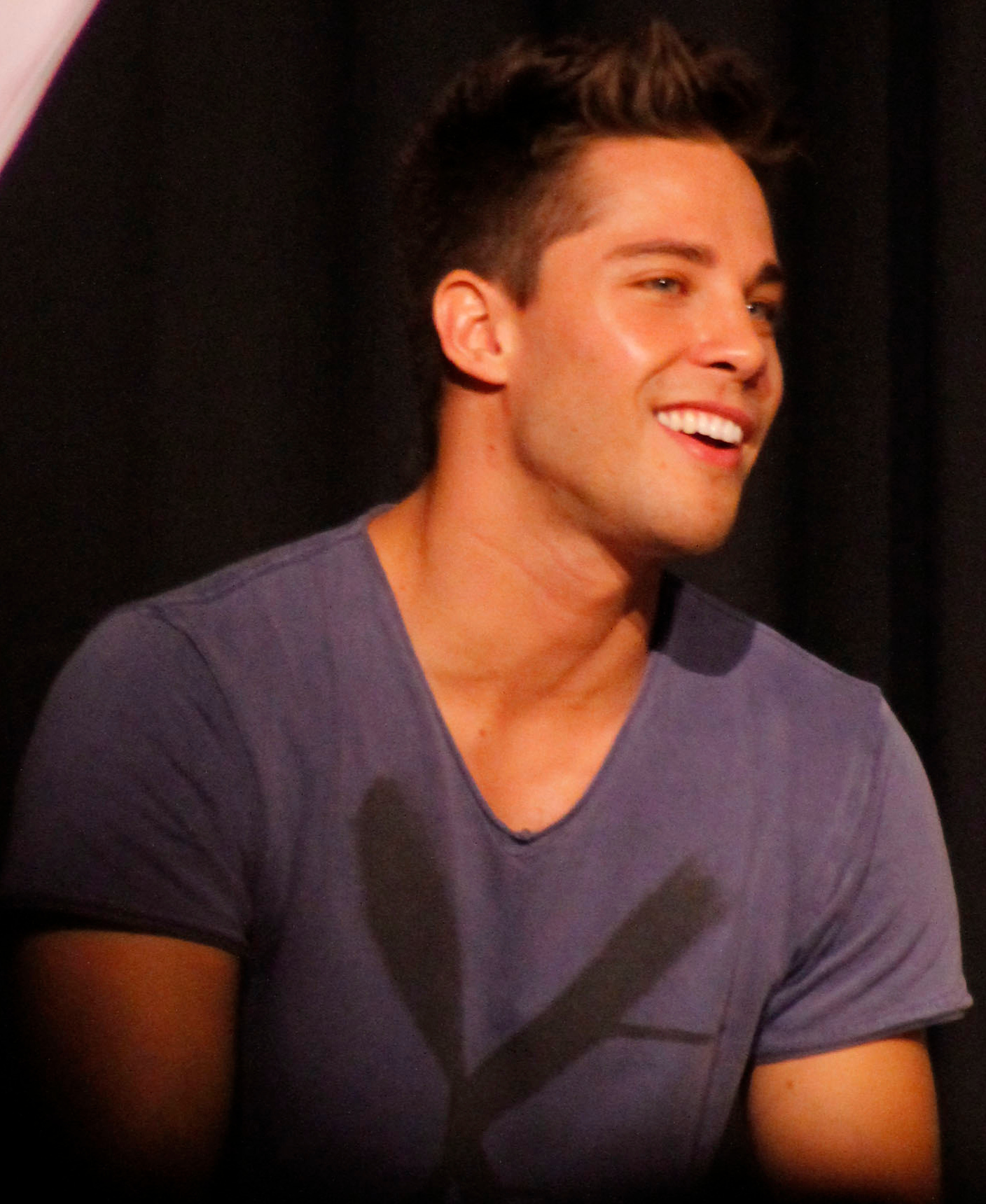 Celebrities: Glee Actor Dean Geyer’s Sex Tape Leaked