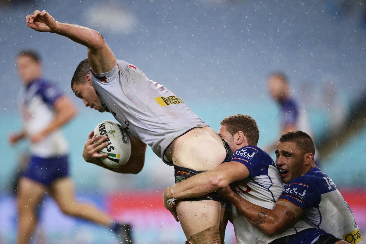 Sports : Rugby Player Face Planted on Opponent’s Bare Butt